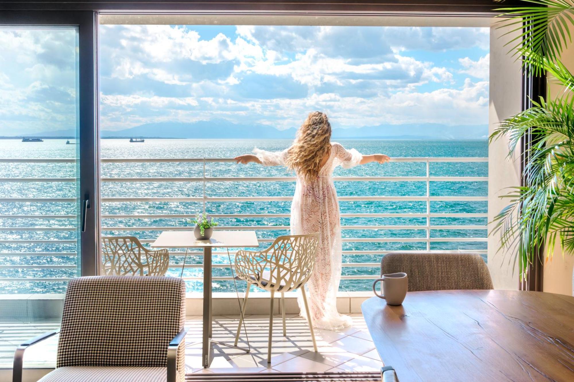 Iconic Salonica Suite Seafront ภายนอก รูปภาพ