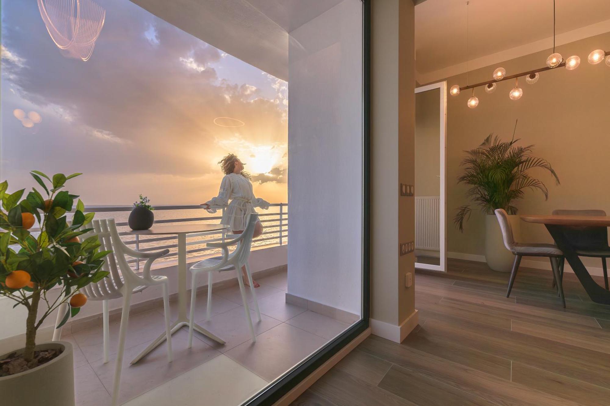 Iconic Salonica Suite Seafront ภายนอก รูปภาพ